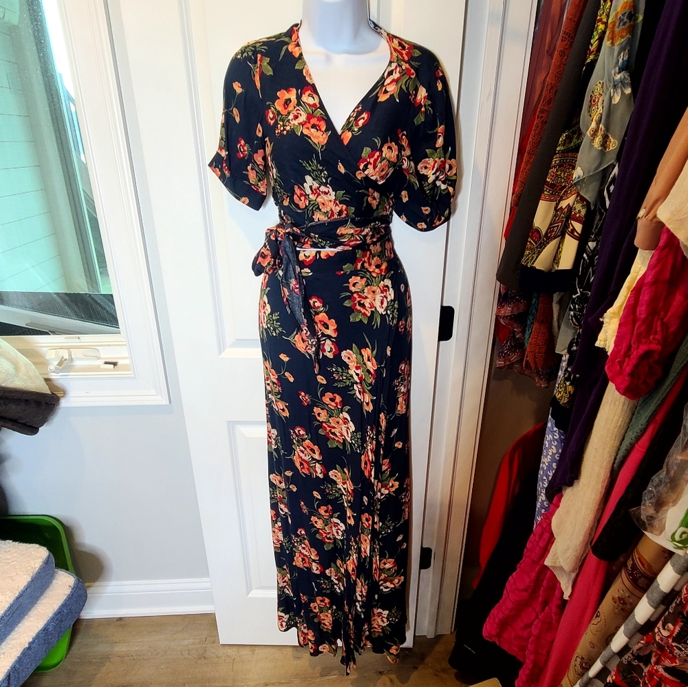 Flynn Skye 2 piece set navy floral MED